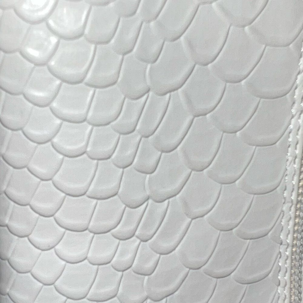 Pretty little thing cute white faux snake skin design! - Picture 7 of 7